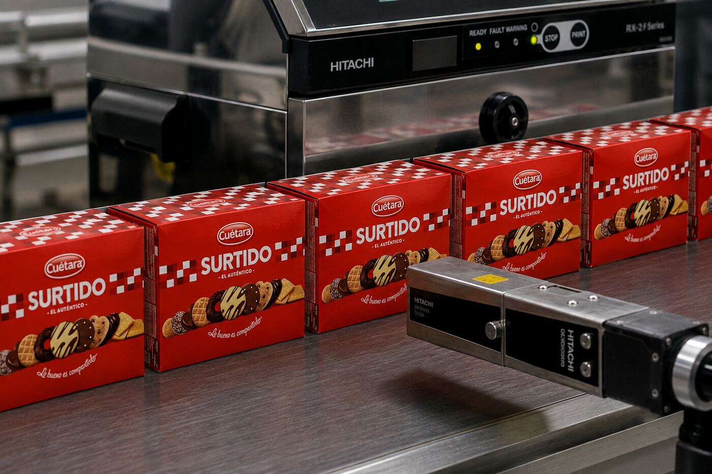 Línea de producción con cajas codificadas por un cabezal Hitachi